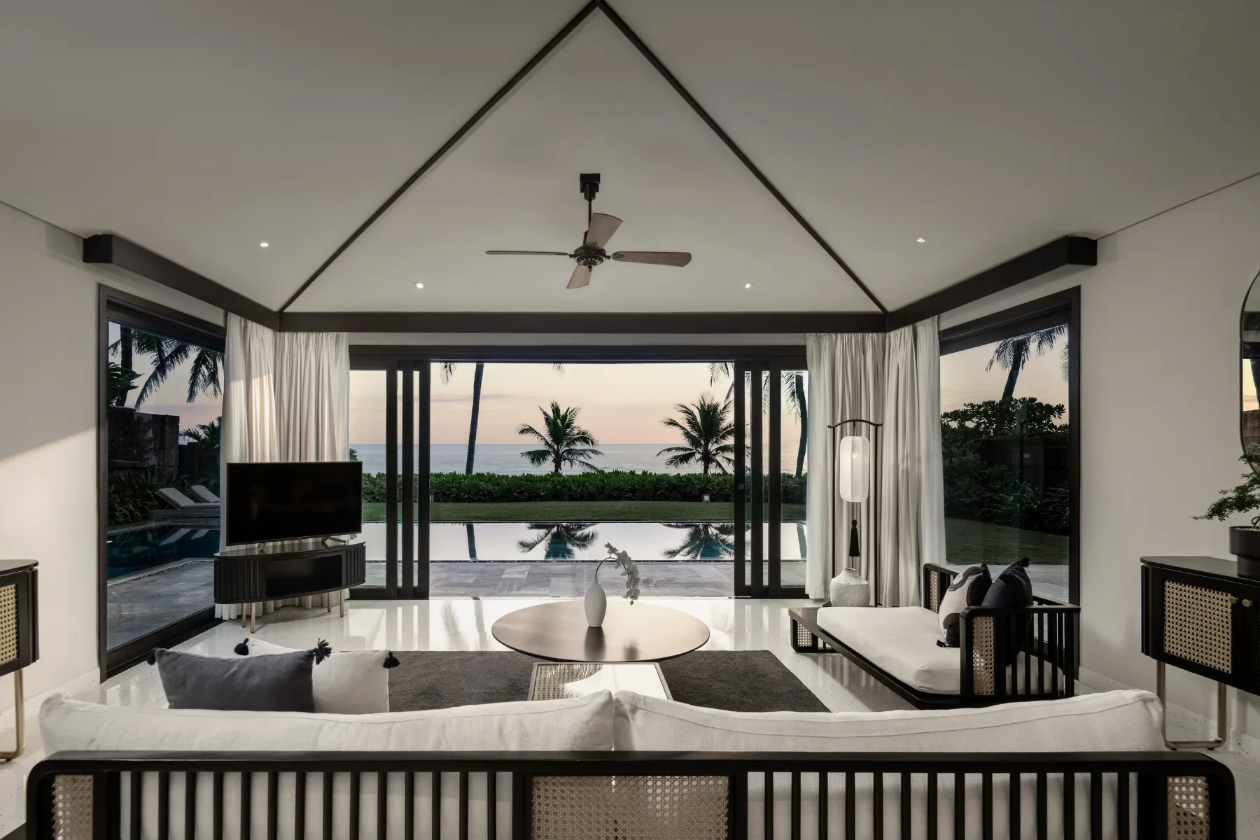 2 Bedrooms Pool Villa Ocean Front