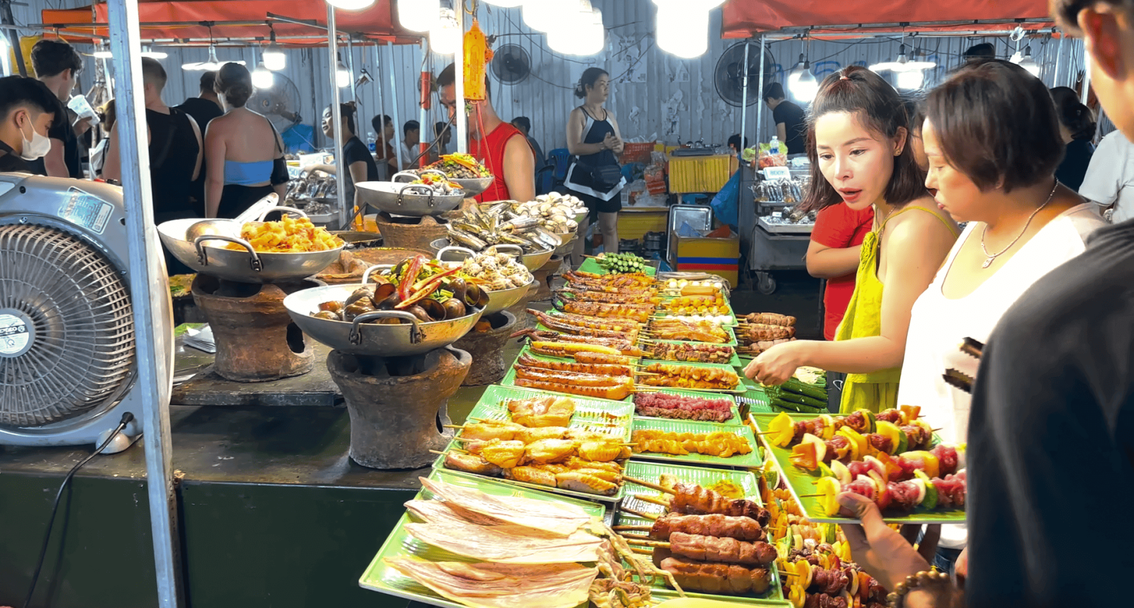 Son Tra Night Market in Da Nang