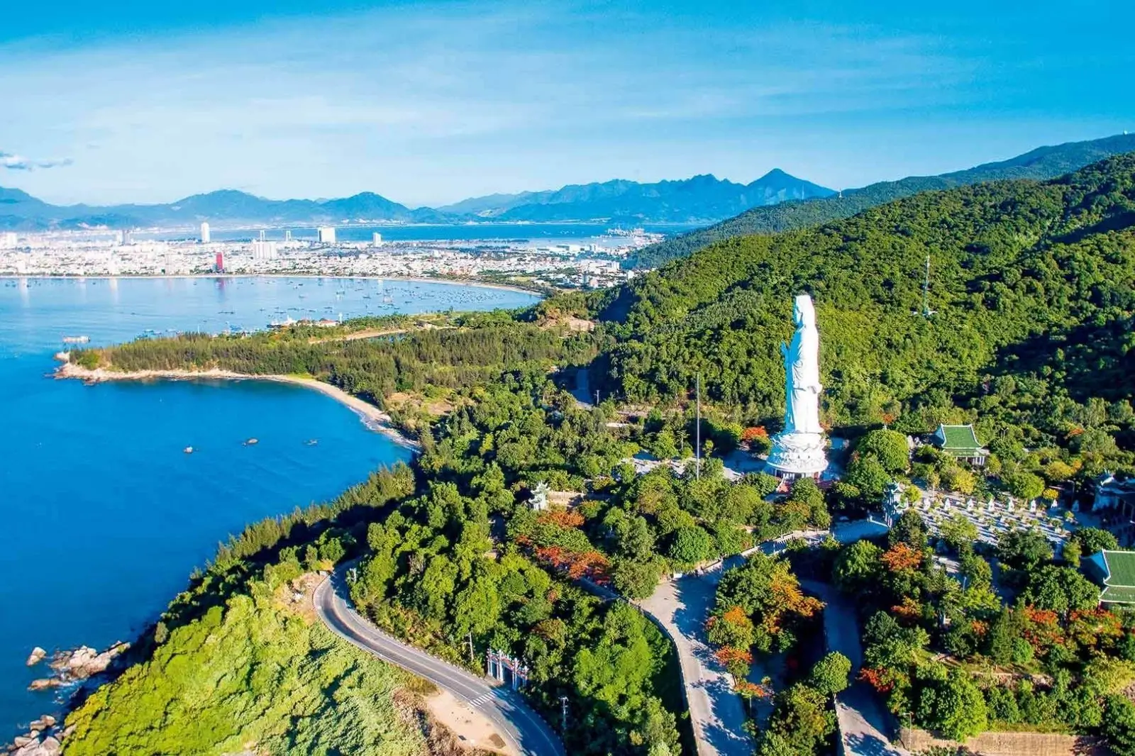 Chùa Linh Ứng Sơn Trà - Biểu tượng tâm linh bên bờ biển Đà Nẵng