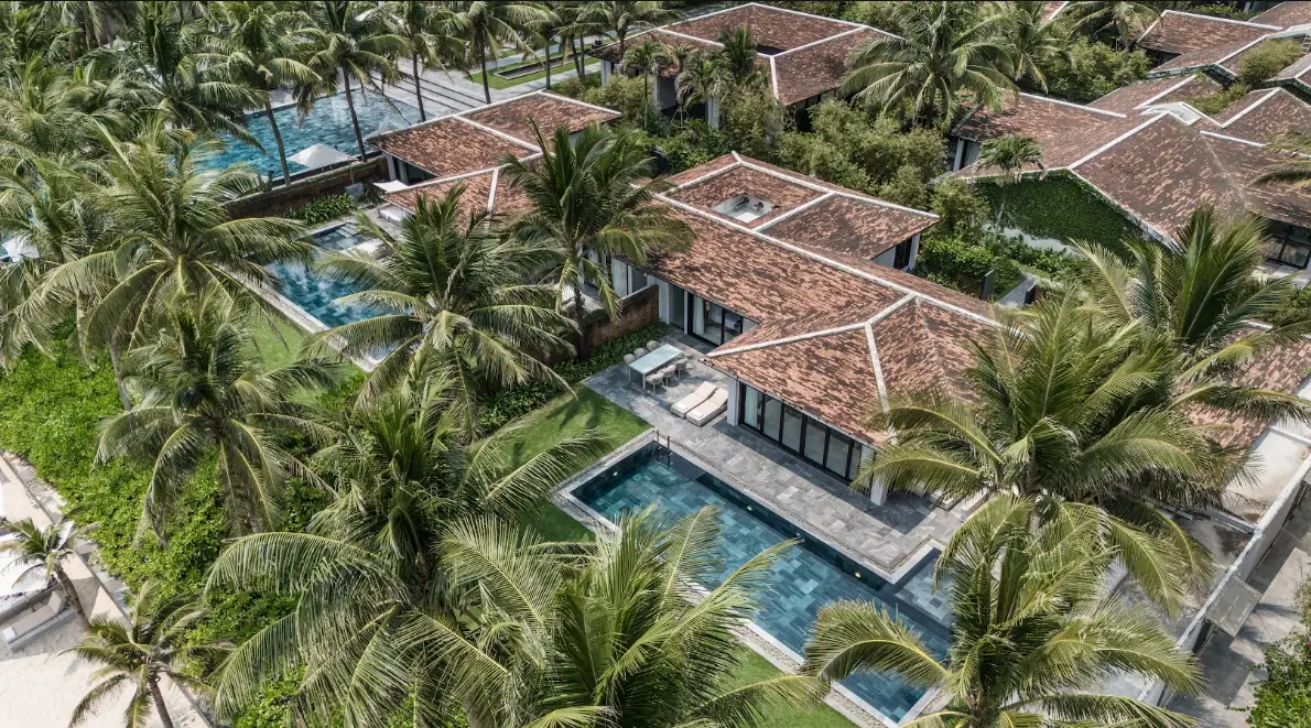 TIA Wellness Resort nổi bật với 100% các căn villa đều có hồ bơi riêng trong phòng