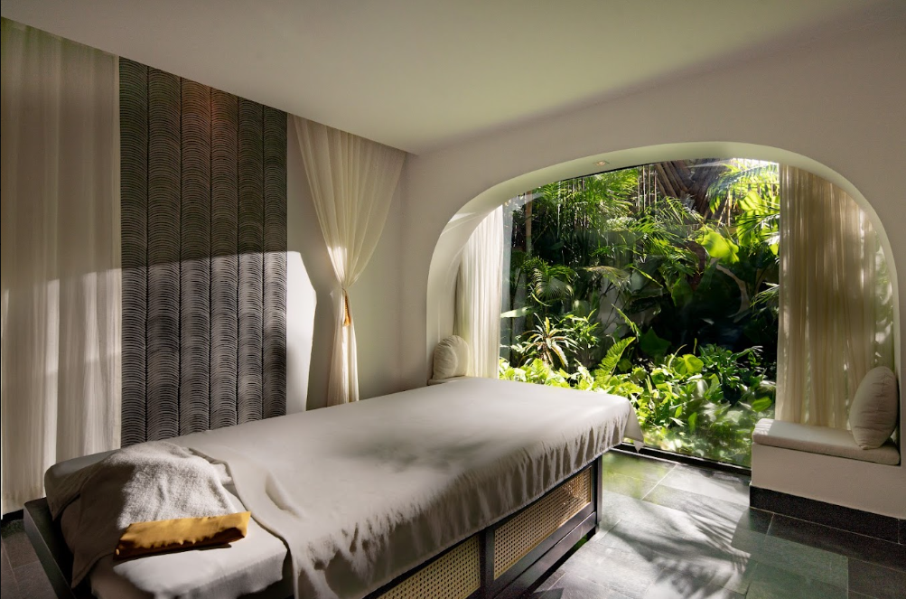 Căn phòng ngập tràn ánh nắng tự nhiên khi trải nghiệm liệu trình spa tại TIA