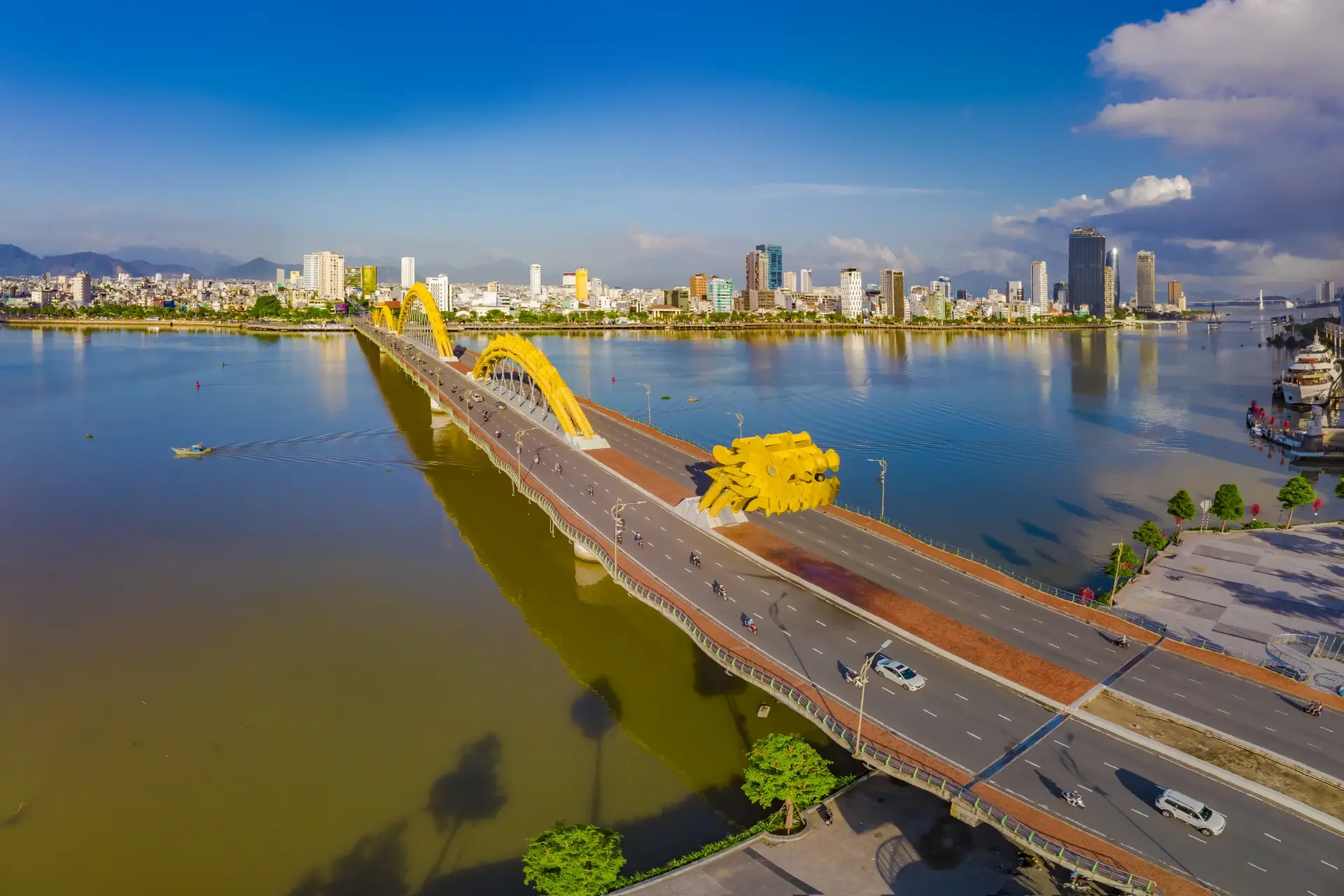 The best time to visit Dragon Bridge in Da Nang