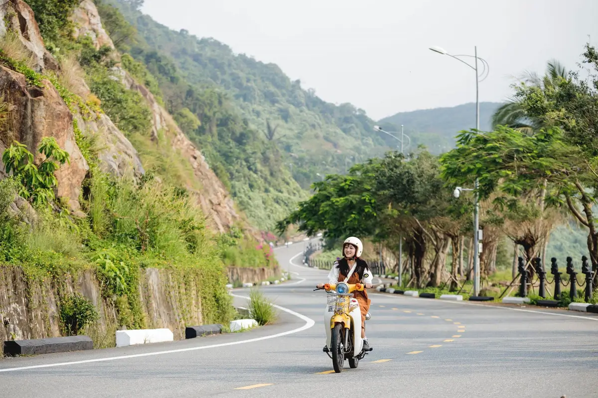Đường ven biển quanh bán đảo Sơn Trà
